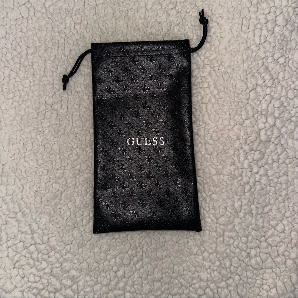 GUESS Glasses Pouch👓